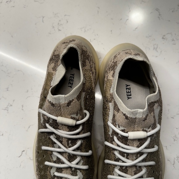 Yeezy boost 360 - Picture 2 of 4